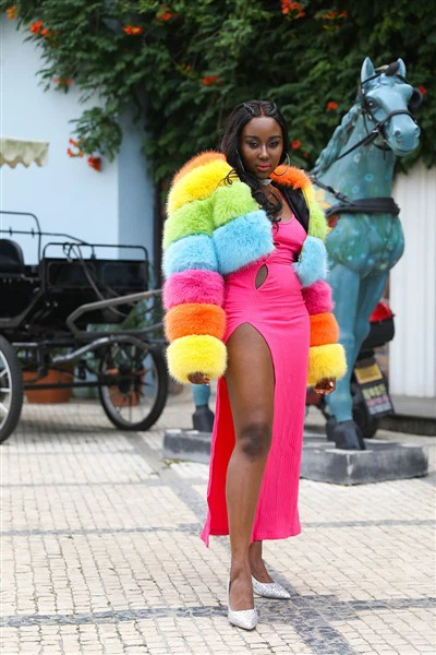 Dámská zkrácená bunda s kapucí